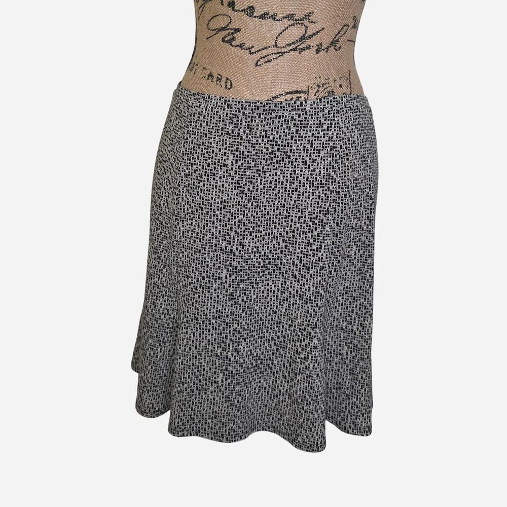 EXPRESS Black & White Textured Mini Skirt โ Size Small Women's - Picture 2 of 3